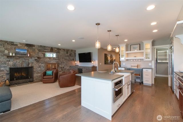 2390 Place Road, Port Angeles, WA 98363