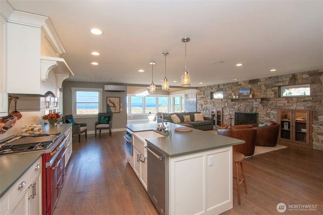 2390 Place Road, Port Angeles, WA 98363