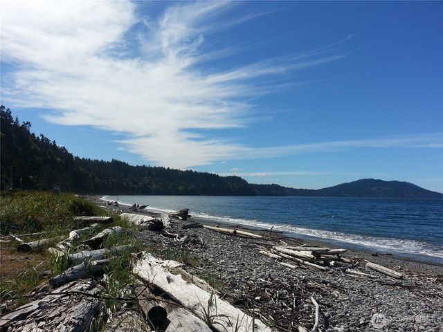 2390 Place Road, Port Angeles, WA 98363
