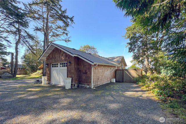 2390 Place Road, Port Angeles, WA 98363