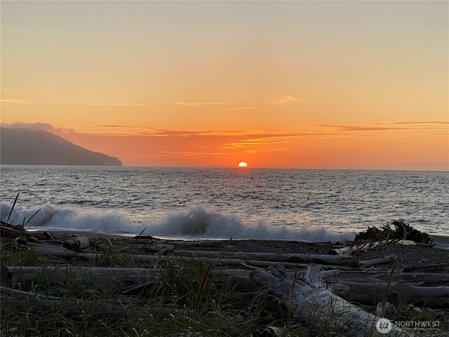 2390 Place Road, Port Angeles, WA 98363
