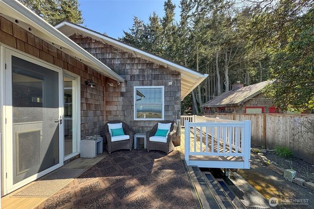 2390 Place Road, Port Angeles, WA 98363
