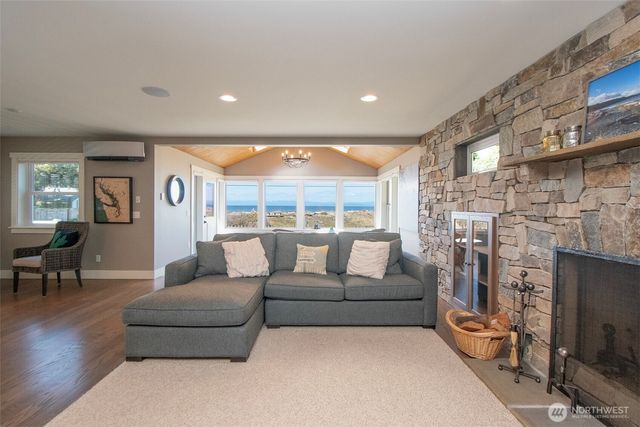 2390 Place Road, Port Angeles, WA 98363
