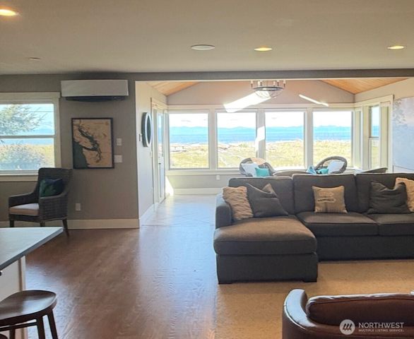 2390 Place Road, Port Angeles, WA 98363
