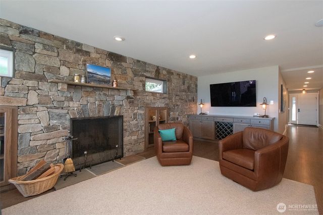 2390 Place Road, Port Angeles, WA 98363