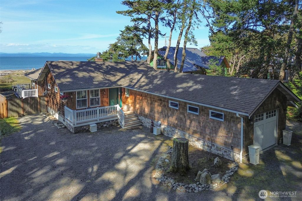 2390 Place Road, Port Angeles, WA 98363