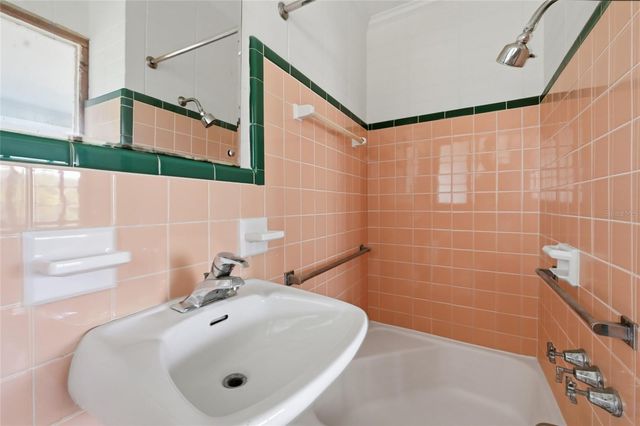 514 77TH STREET, Holmes Beach, FL 34217