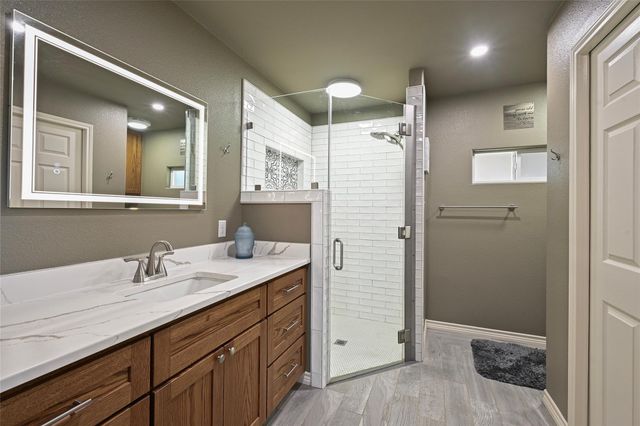 3917 Winding Road, Hearne, TX 77859