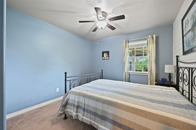 3917 Winding Road, Hearne, TX 77859