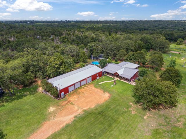 3917 Winding Road, Hearne, TX 77859