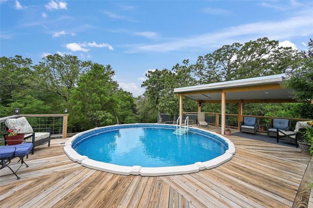 3917 Winding Road, Hearne, TX 77859