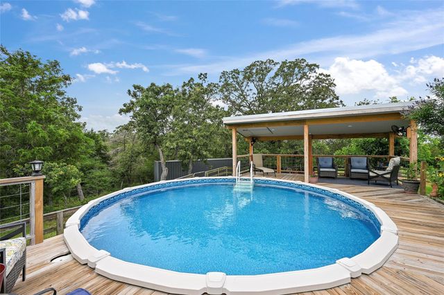 3917 Winding Road, Hearne, TX 77859