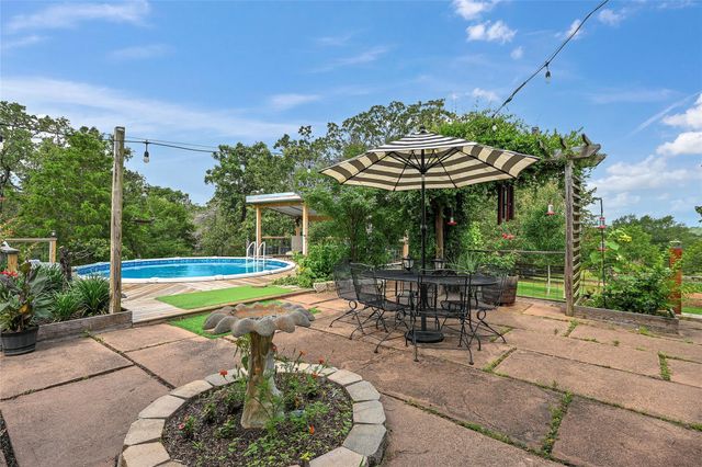 3917 Winding Road, Hearne, TX 77859