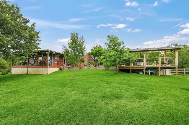 3917 Winding Road, Hearne, TX 77859