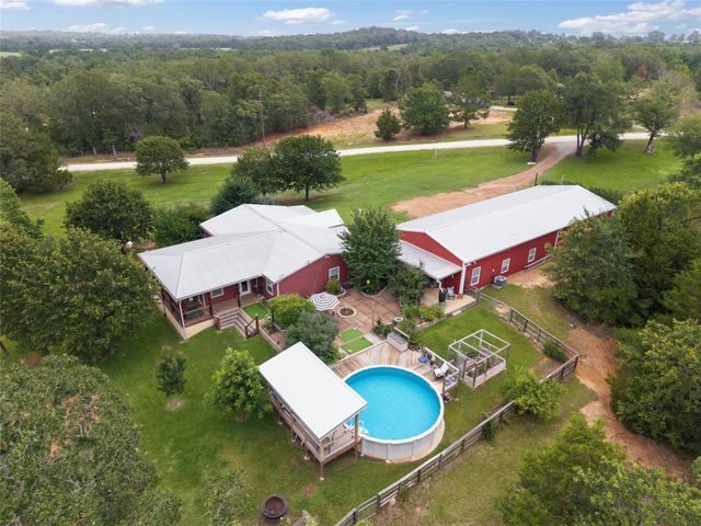 3917 Winding Road, Hearne, TX 77859
