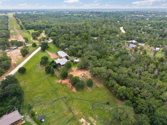 3917 Winding Road, Hearne, TX 77859