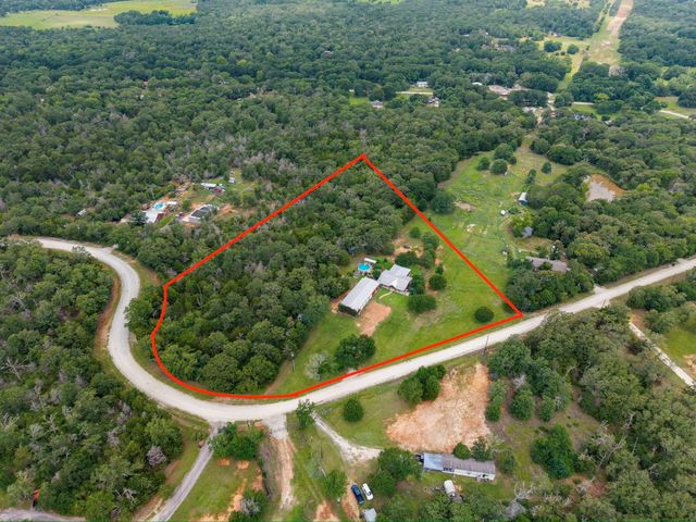 3917 Winding Road, Hearne, TX 77859