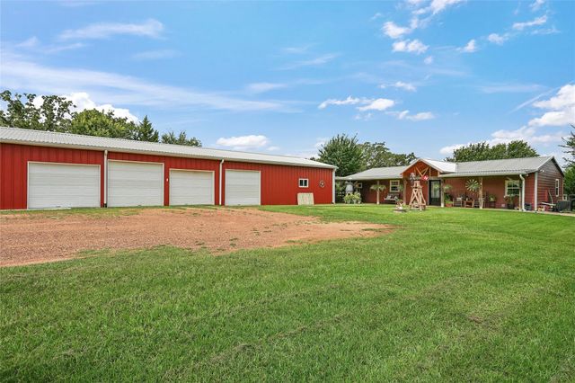 3917 Winding Road, Hearne, TX 77859