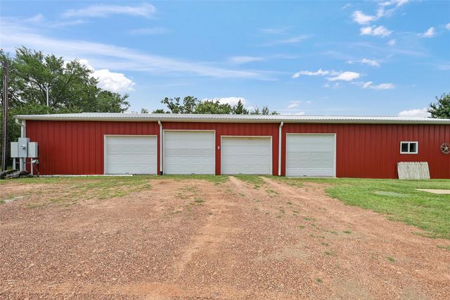 3917 Winding Road, Hearne, TX 77859
