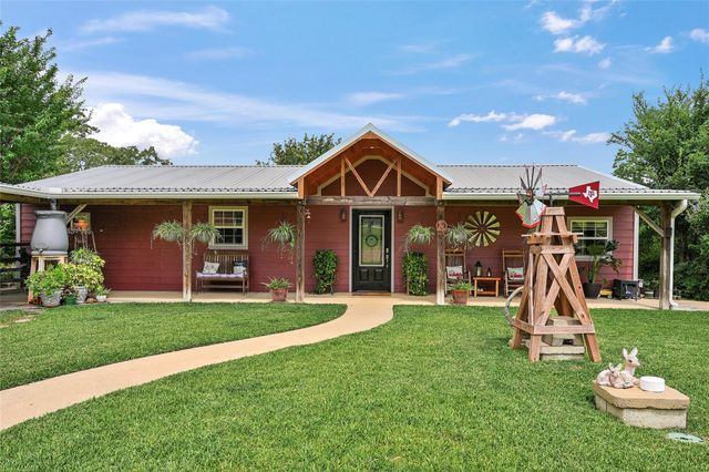 3917 Winding Road, Hearne, TX 77859