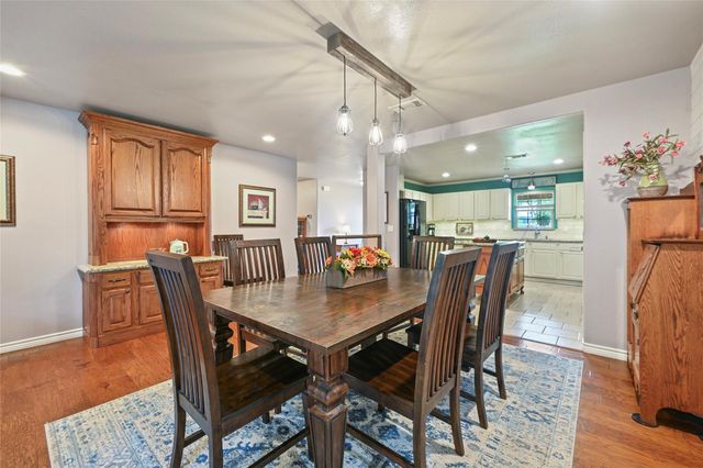3917 Winding Road, Hearne, TX 77859