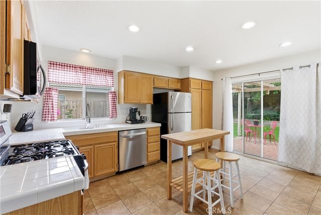 922 Naples, Corona, CA 92882