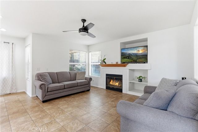 922 Naples, Corona, CA 92882
