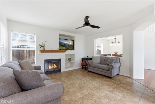 922 Naples, Corona, CA 92882
