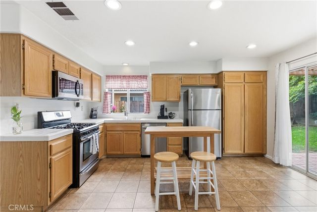 922 Naples, Corona, CA 92882