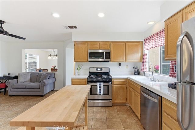 922 Naples, Corona, CA 92882