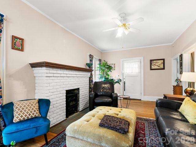 27 Warwick Road, Asheville, NC 28803