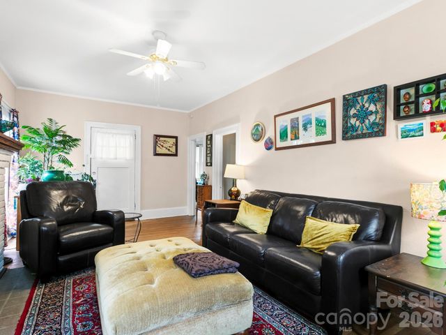 27 Warwick Road, Asheville, NC 28803
