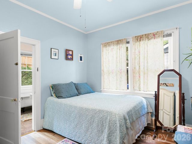 27 Warwick Road, Asheville, NC 28803