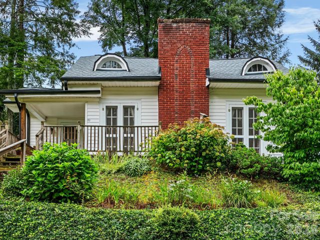 27 Warwick Road, Asheville, NC 28803