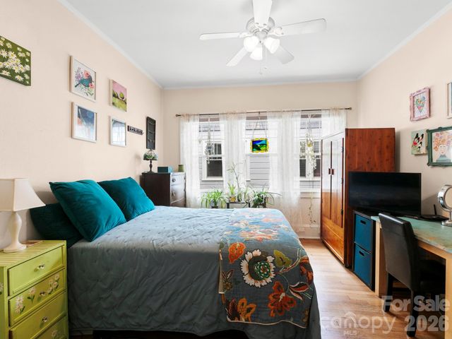 27 Warwick Road, Asheville, NC 28803