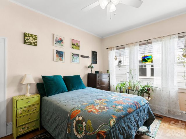 27 Warwick Road, Asheville, NC 28803