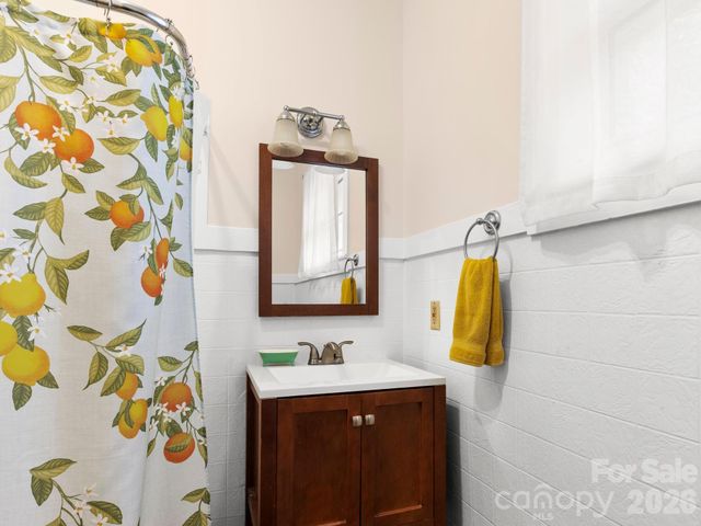 27 Warwick Road, Asheville, NC 28803