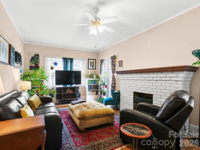 27 Warwick Road, Asheville, NC 28803