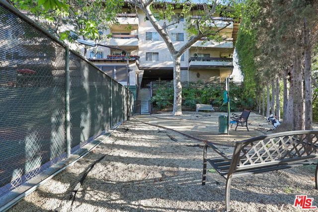 2700 Cahuenga Boulevard 2216, Los Angeles, CA 90068