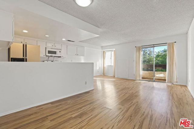 2700 Cahuenga Boulevard 2216, Los Angeles, CA 90068