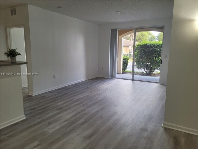 7910 N Nob Hill Rd 105, Tamarac, FL 33321