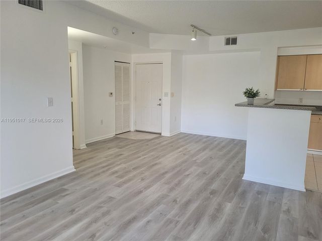 7910 N Nob Hill Rd 105, Tamarac, FL 33321