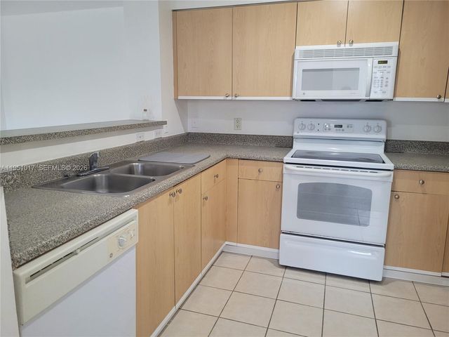 7910 N Nob Hill Rd 105, Tamarac, FL 33321