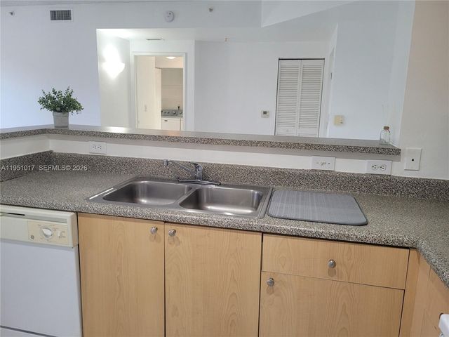 7910 N Nob Hill Rd 105, Tamarac, FL 33321