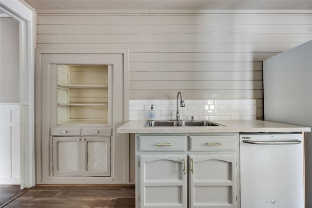 101 Patricks Aly, Liberty Hill, TX 78642