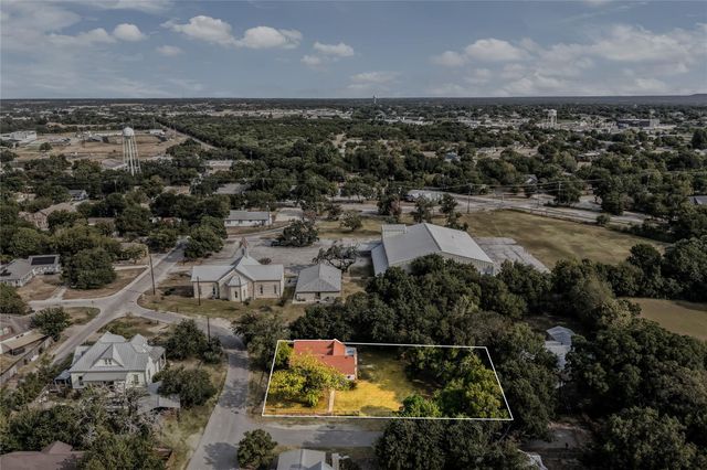 101 Patricks Aly, Liberty Hill, TX 78642