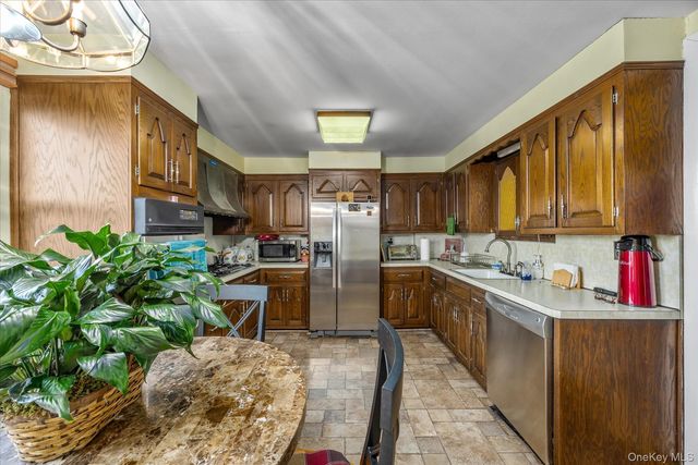 5739 78th Street, Middle Village, NY 11379