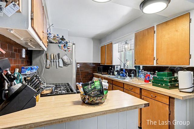 5328 Lindenwood Street, Kalamazoo, MI 49004