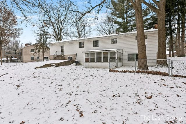 5328 Lindenwood Street, Kalamazoo, MI 49004