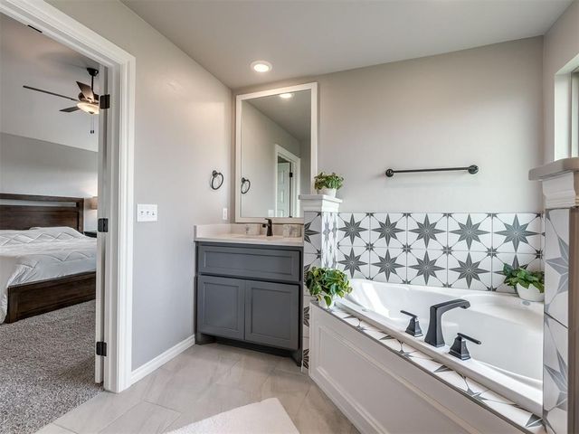 9108 Taggert Lane, Yukon, OK 73099